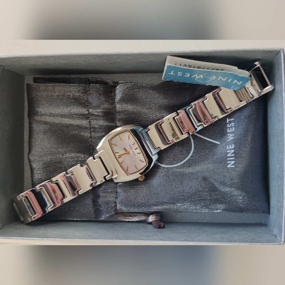 Nine West 1791 Polished Silver Women's Watch New With Tags 7.25"